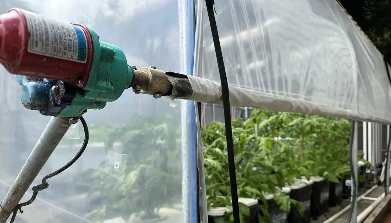How to Optimize Your Aeroponic Farm with Precision Greenhouse Control